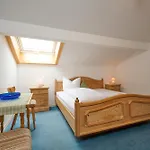 Gaestehaus Weissenbacher-ferienwohnungen *