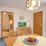 Gaestehaus Weissenbacher-ferienwohnungen * Marquartstein